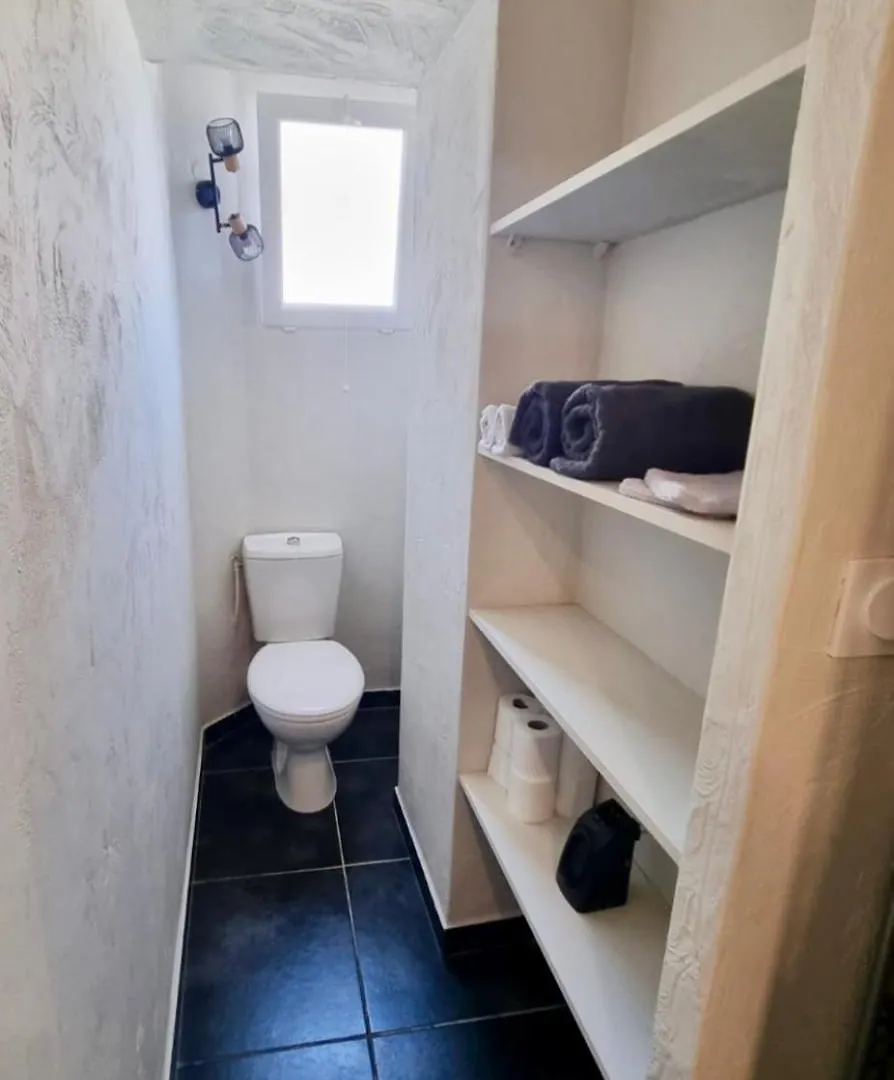 Apartment Appartement 55 M2 Avec Terrasse, Clim, Wifi, Netflix, Bureau Avignon France