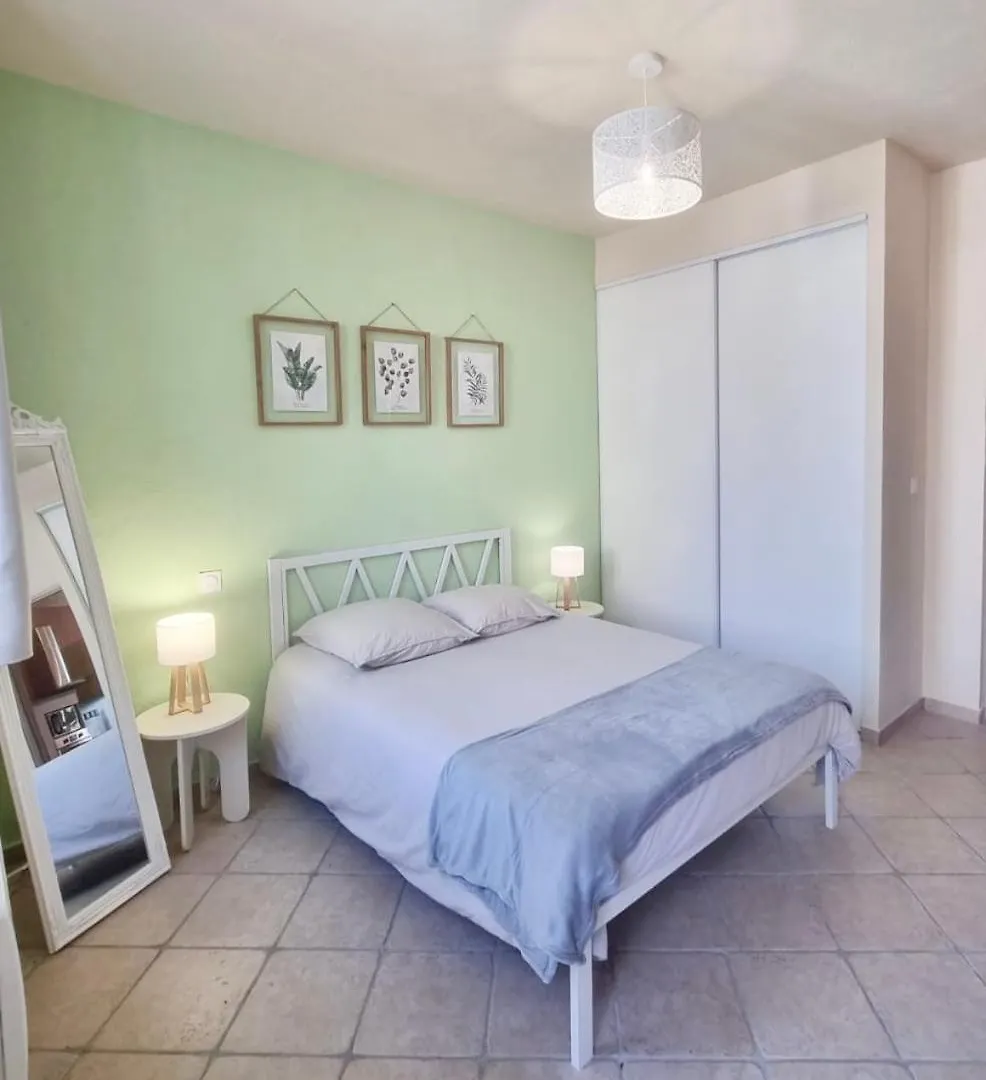 Appartement 55 M2 Avec Terrasse, Clim, Wifi, Netflix, Bureau Avignon Apartment