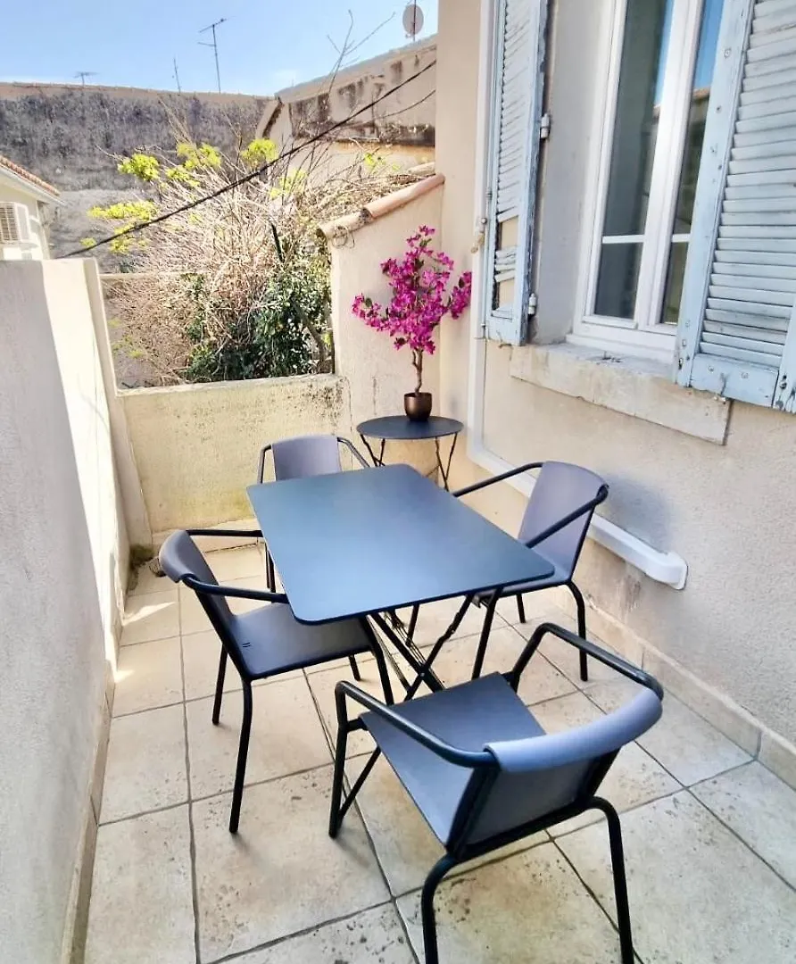 Appartement 55 M2 Avec Terrasse, Clim, Wifi, Netflix, Bureau Avignon 0*,  France
