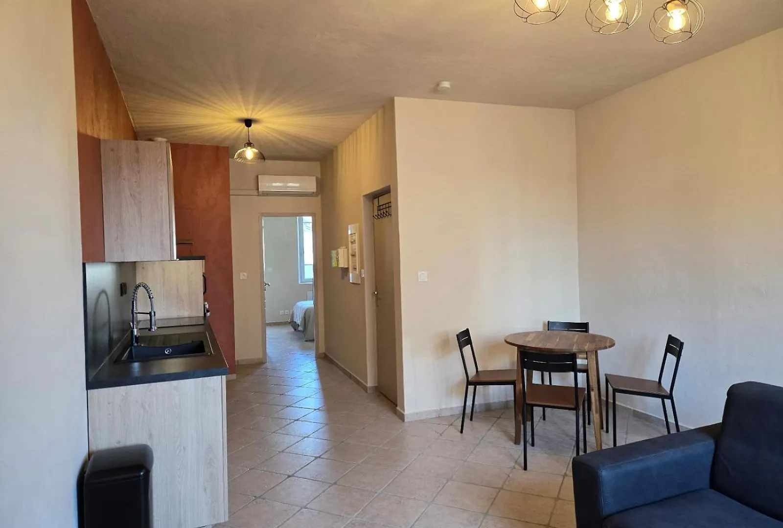 Apartment Appartement 55 M2 Avec Terrasse, Clim, Wifi, Netflix, Bureau Avignon France