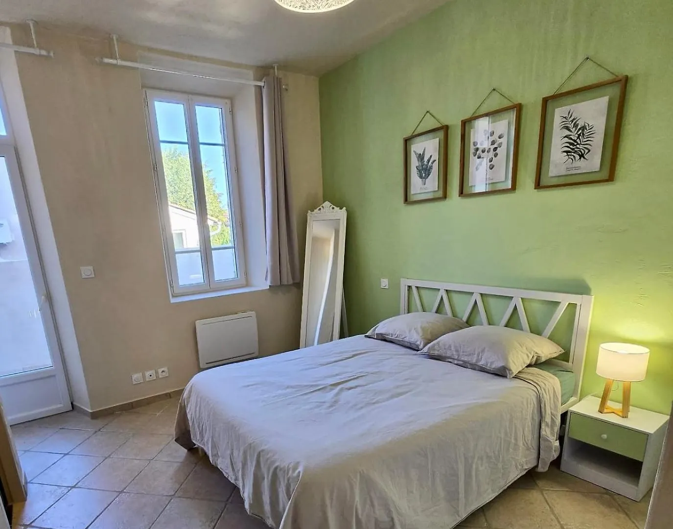 Apartment Appartement 55 M2 Avec Terrasse, Clim, Wifi, Netflix, Bureau Avignon France