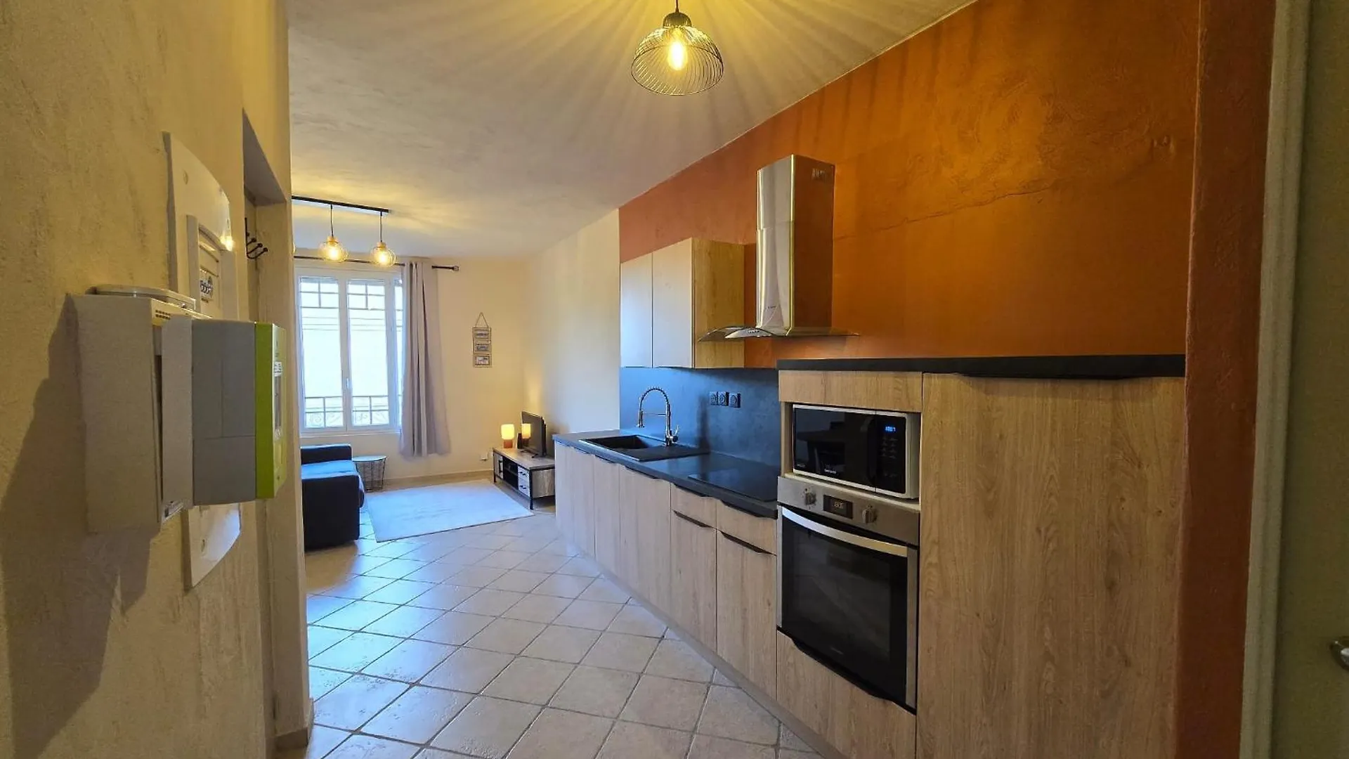 Appartement 55 M2 Avec Terrasse, Clim, Wifi, Netflix, Bureau Avignon Apartment